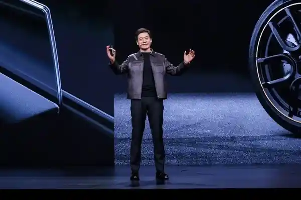 卢伟冰晒爱心回应雷军近况，背后故事引猜想