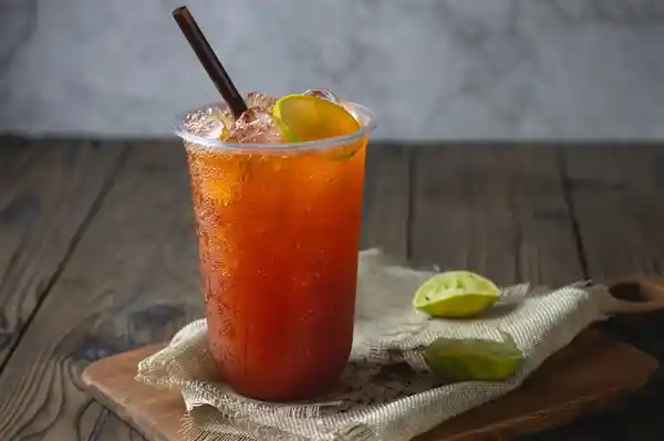 女生惊曝吸管杯中藏黑芝麻糊 网友狂呼：此生再见吸管！