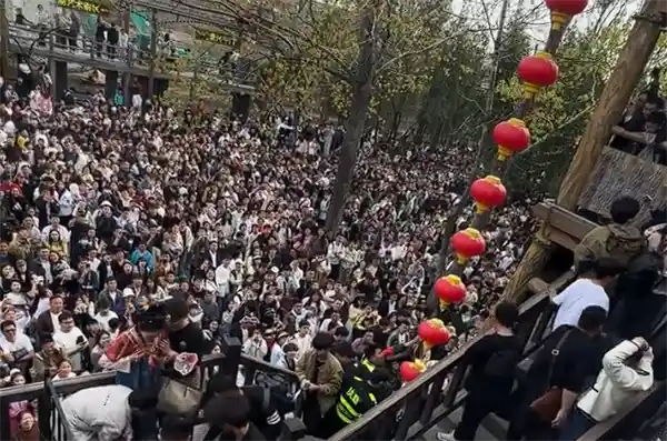 游客高呼退票！开封万岁山武侠城致歉：恶意刷票背后真相揭秘