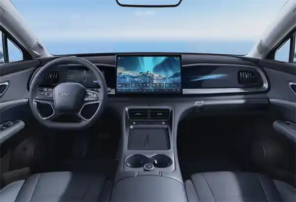 比亚迪海狮07DM-i智驾版内饰豪华升级！惊喜连连，冰箱、彩电、按摩椅应有尽有