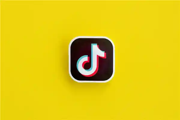 抖音高管揭秘：上线辟谣卡，直面谣言治理的艰巨挑战