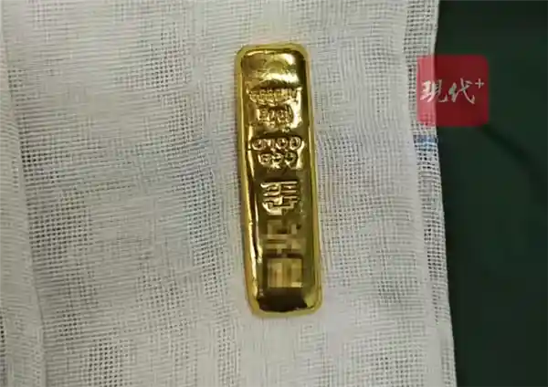 《11岁男孩竟吞下100克金条？揭秘吞金自杀真相》
