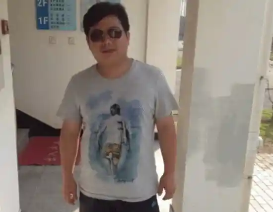 《告别狗头神教：传奇主播牛蛙 succ 于尿毒症》