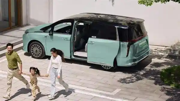 2025款上汽大通MAXUS大家9：新能源全家出行的终极答案！