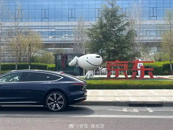 刘强东喜提蔚来ET9，李斌亲自交付开启智能驾驶新里程