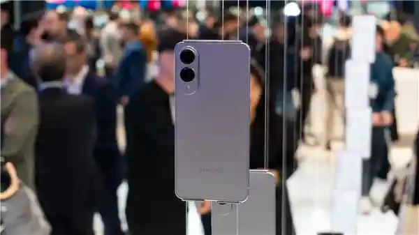 耐摔神器！三星Galaxy S25 Edge首发康宁第二代大猩猩玻璃陶瓷