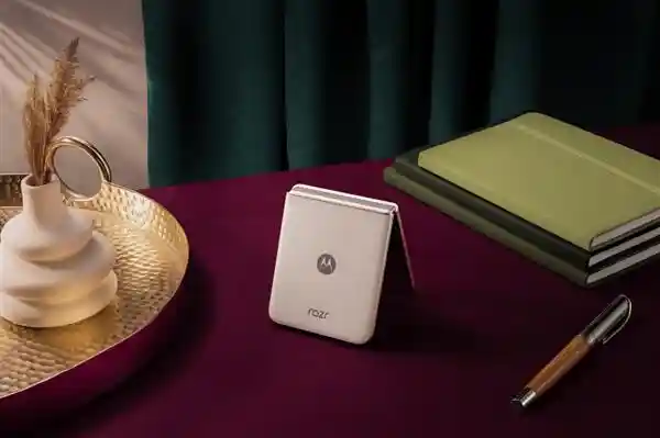 联想moto新机引爆市场！国内售价竟不足海外一半，当下最值得入手的手机？