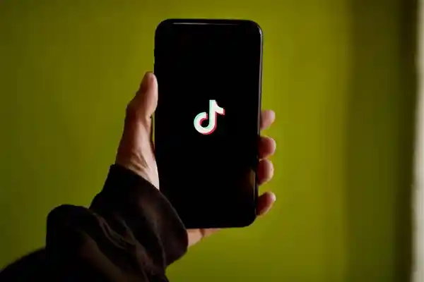 《网红姜涛澄清退网传闻：四十不惑，寻觅良缘》