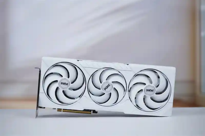 AMD RX 9070 GRE首测震撼：超频逼近RTX 5070，游戏性能完胜RTX 5060 Ti 16GB