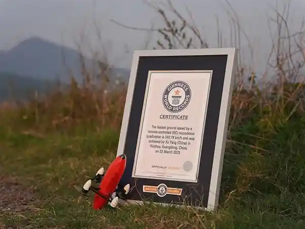 仅247克！中国大学生打造全球速度最快的微型无人机问世