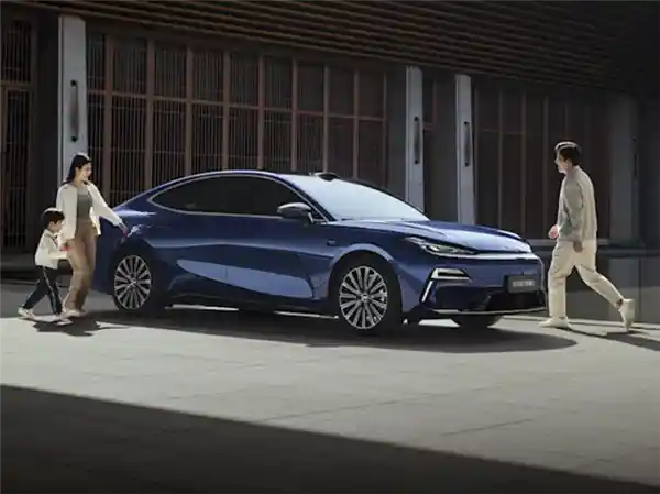 奇瑞高管炮轰吉利新车引热议，争议背后账号竟设为私密！