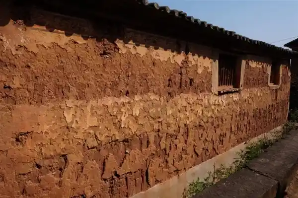 旧房空置加速老化？揭秘无人居住背后的房屋衰老真相