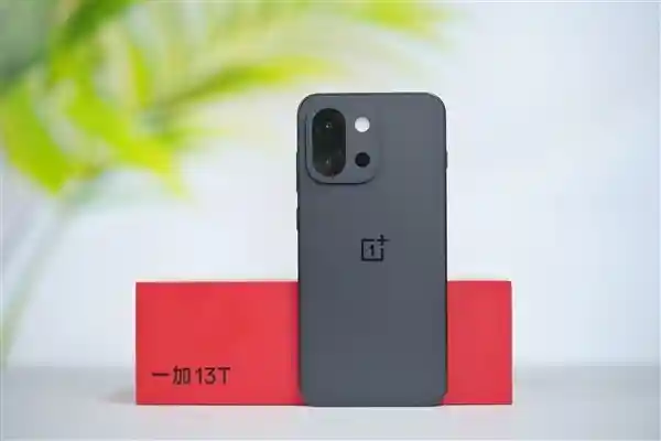 一加13T维修价格曝光：换个电池才199，但换这块屏要价990！