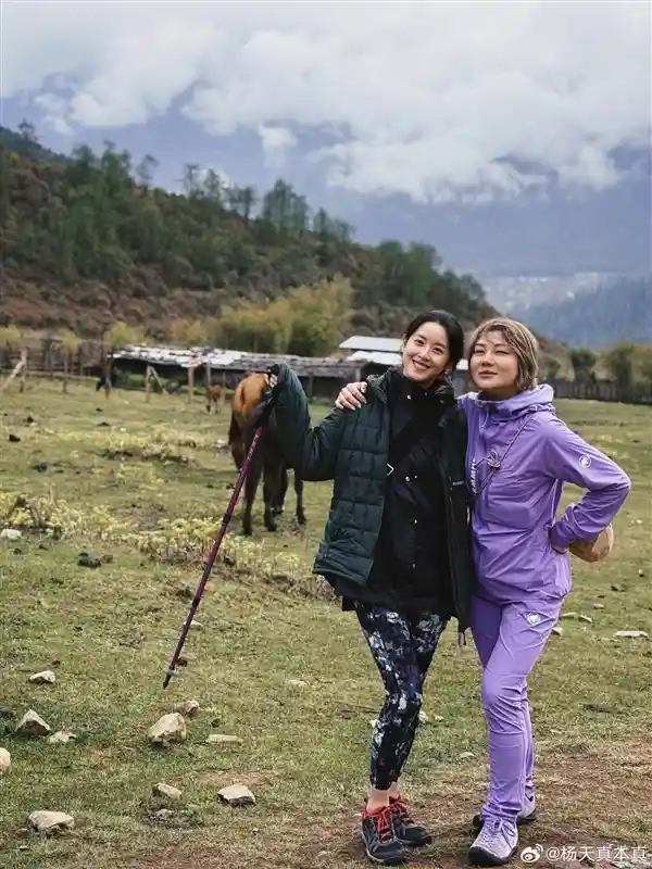 《章泽天携手杨天真不丹徒步之旅：梦游仙境的现实版》