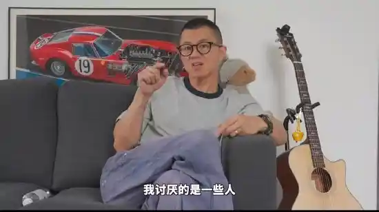 陈震晒法拉利Purosangue照引争议，网友辣评黑小米遭本人犀利回怼！