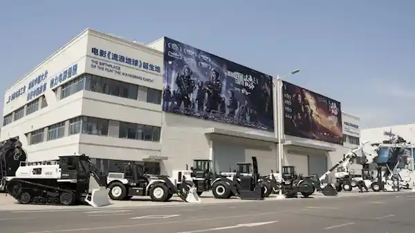 《流浪地球3》开机！徐工硬核装备助力科幻之旅