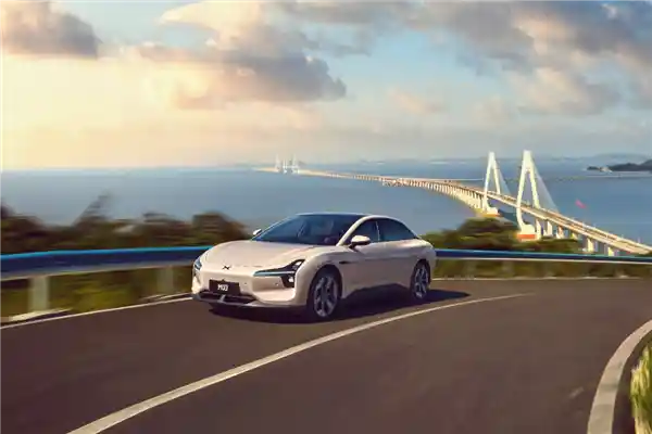 《小鹏高管呼吁摆脱传感器迷信：脑后辫子该剪了！》