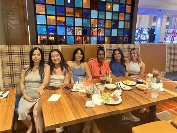 美国男子迎娶五妻、育有11子，自称只为拴住自己不外遇