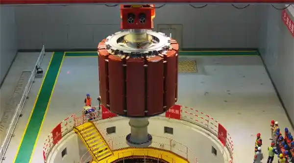 大国重器再突破！481吨巨无霸级抽水蓄能机组转子成功就位