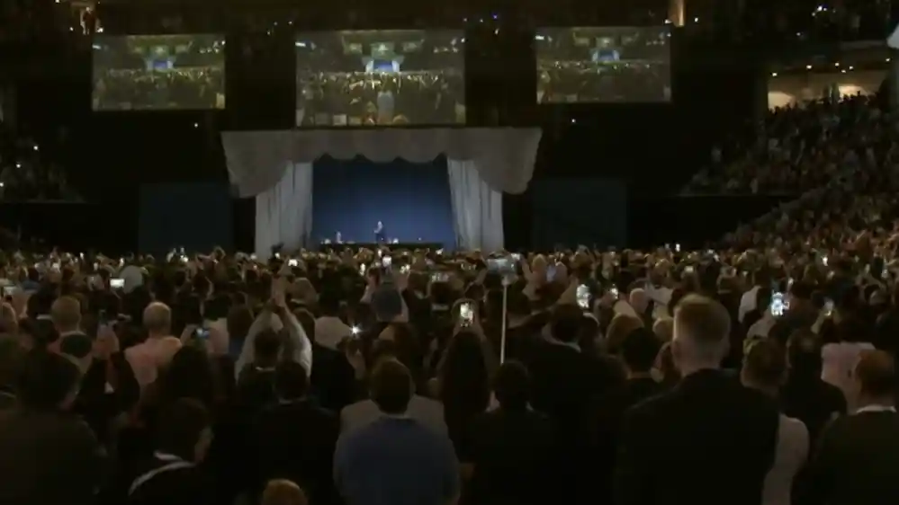 股神交接棒！巴菲特宣布提请阿贝尔年底出任伯克希尔CEO