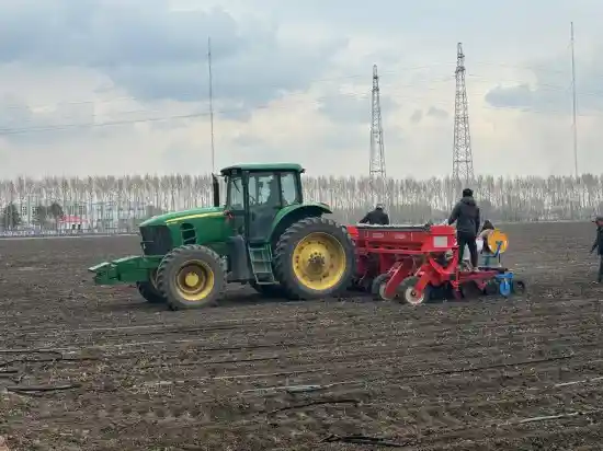 黑土春潮澎湃 科技赋能春耕图景
