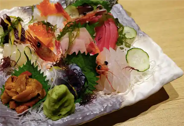 《一年四次鱼生美味，胆管却被肝吸虫住满！》