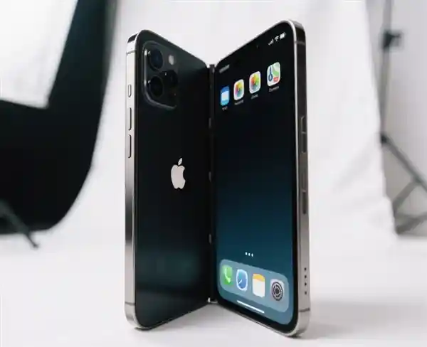 郭明錤曝苹果iPhone大变局：标准版与Pro版分时发布，二代折叠屏蓄势待发！