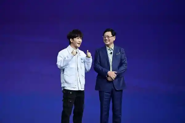 《重塑未来：联想天禧个人超级智能体惊艳亮相上海Tech World》