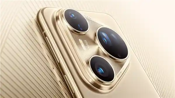 资深华为迷83岁大爷开箱Pura 80：11年追随路，收藏近200部华为手机的秘密