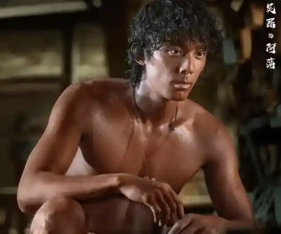 吴磊曝《东极岛》造型秘密：我的屁股竟学会了微笑