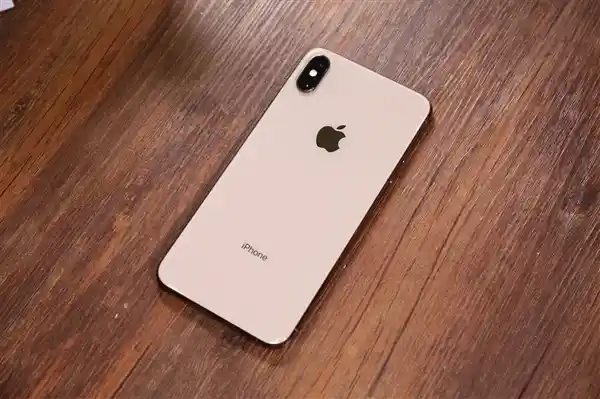 《告别传奇！iPhone XS沦为过时产品，正式退出iOS新时代》