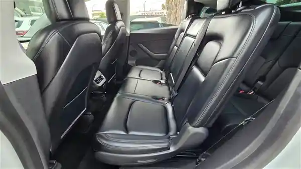 《陈震体验7座特斯拉Model Y，网友惊呼：颠覆认知的逆天改写》