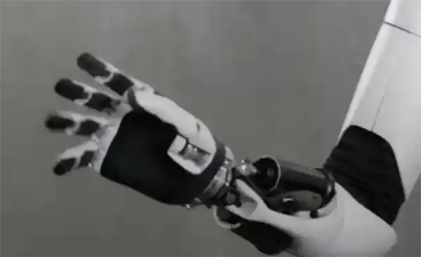 偷技术？马斯克再出招，起诉前员工引爆科技圈