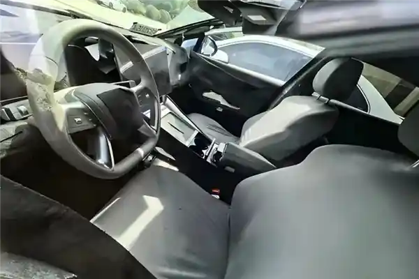 《比亚迪腾势Z7内饰首度揭秘：家族式大屏设计再升级》