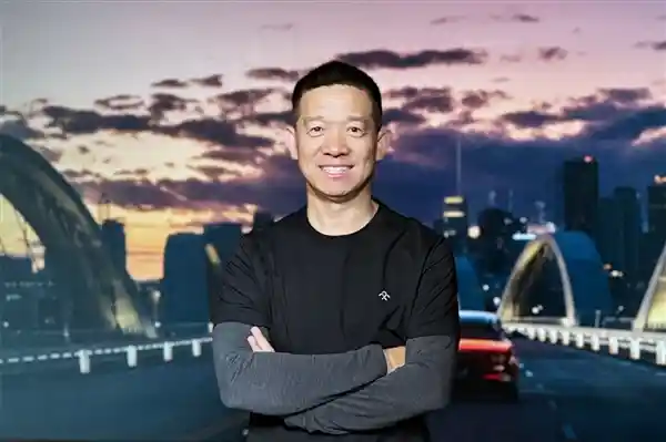 [甘薇宣布赴美探望贾跃亭：粉丝们，帮你们讨要签名照的机会来啦！]