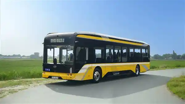 比亚迪全新大巴B13震撼全球首秀：搭载560度刀片电池，续航突破700公里新纪元