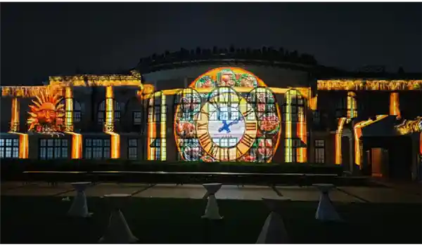 光峰T Pro点亮达沃斯：3D光影秀引领未来视觉新纪元