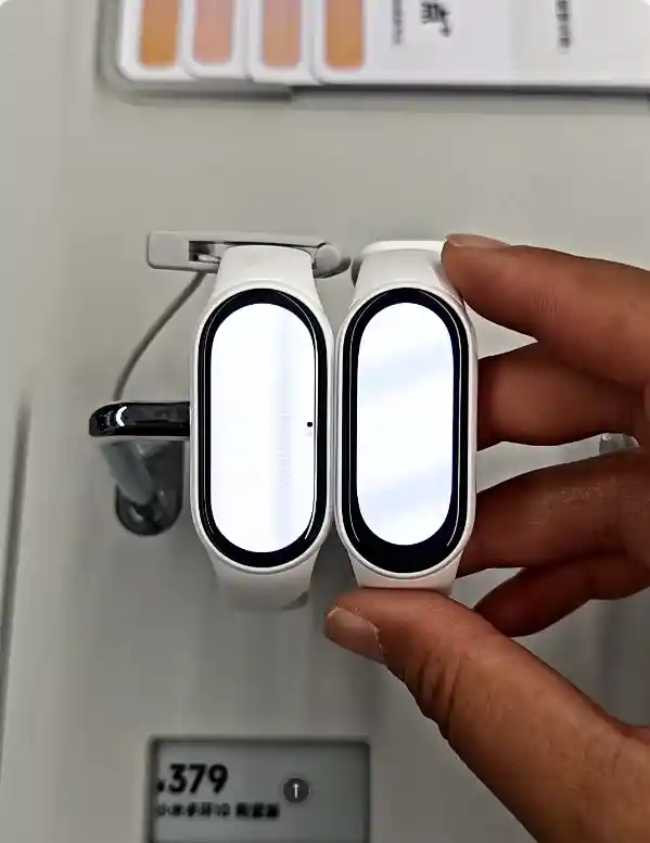 小米手环10/9真机对比首曝：四边等宽屏震撼登场，颜值性能双飞跃！