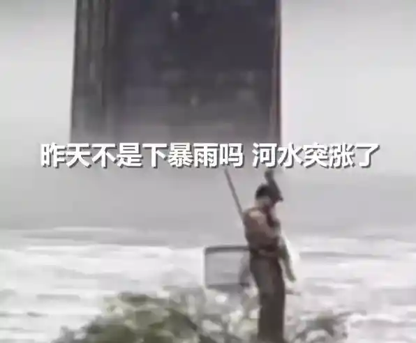 无人机救援创举：钓鱼男子被困河心，2分钟极限营救惊险画面曝光