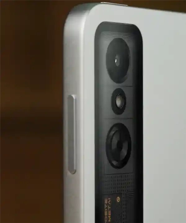 《红魔电竞平板3 Pro首发体验： redefine 四边等宽美学，纯粹后盖革新》