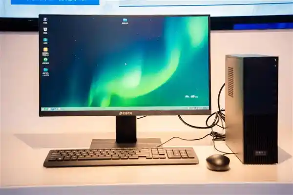 软通华方天曜W600震撼上市：搭载华为麒麟9000C，20秒极速开机引领信创潮流