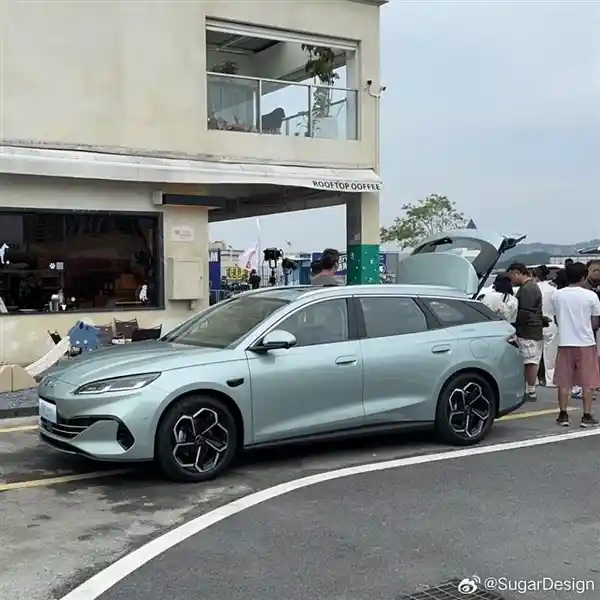 比亚迪海豹06 DM-i旅行版来袭：年轻人首购瓦罐新选择