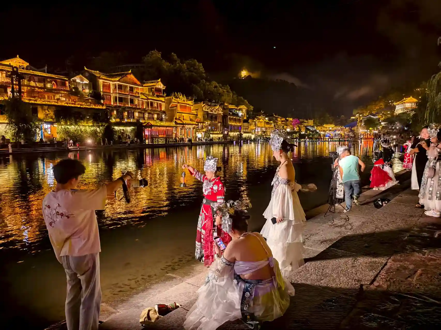 夜色经济新玩法：点燃夏日消费热潮