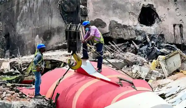 印度失事波音客机飞行员最后通话惊现，真相令人震撼