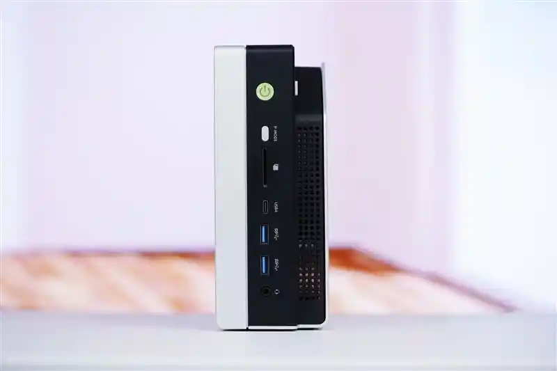 锐龙AI Max + 395集显爆杀RTX 4060！极摩客EVO-X2迷你主机挑战235B大模型