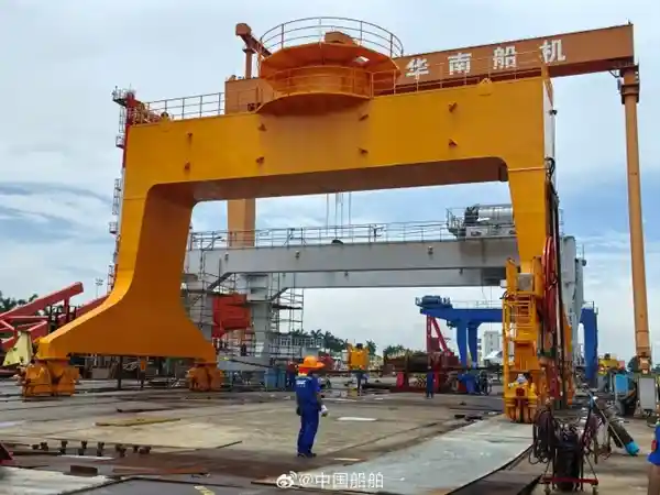 亚洲巨龙启航！全球最大挖泥船配套起重机震撼亮相