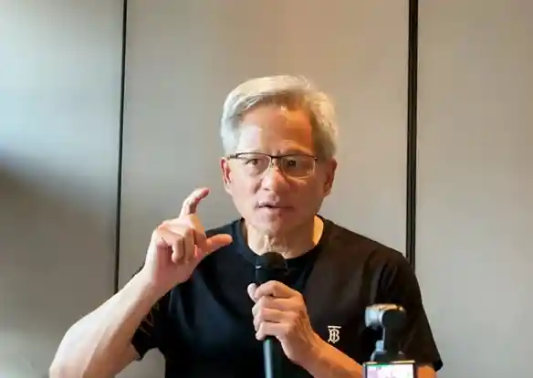 黄仁勋盛赞华为AI芯片实力：称其或撼动英伟达行业地位