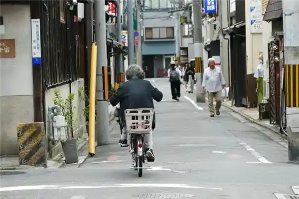 时薪160元！日本兴起租奶奶新潮服务，温情与经济双赢