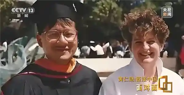 黄仁勋罕见旧照曝光！自称首先是中国人，出生台湾、10岁赴美，身份认同引热议