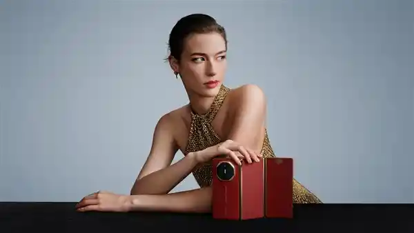 华为Mate XTs三折叠屏来袭：鸿蒙旗舰九月震撼发布